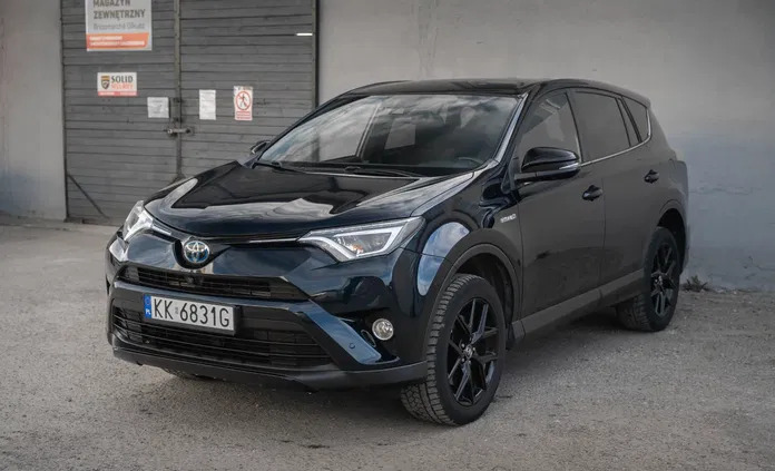 toyota rav4 Toyota RAV4 cena 101000 przebieg: 104000, rok produkcji 2018 z Wąchock